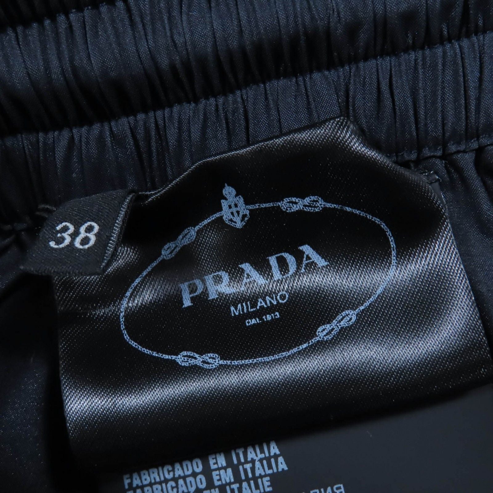 Prada Short Pants, Shorts 2021 P218G 100 38 (Color)
