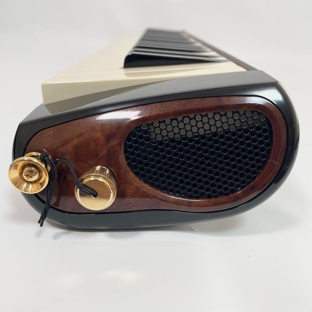 Suzuki Keyboard Harmonica Pianica Pro-37V3