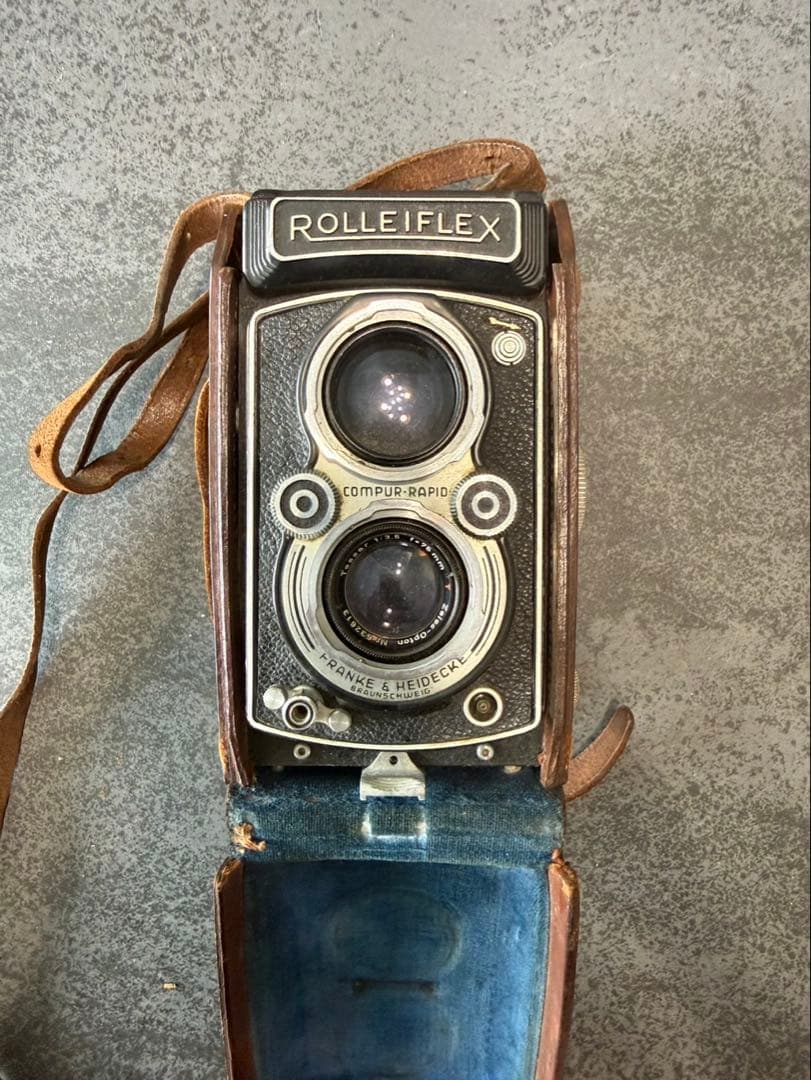 Twin-Lens Reflex Cameras Rolleiflex