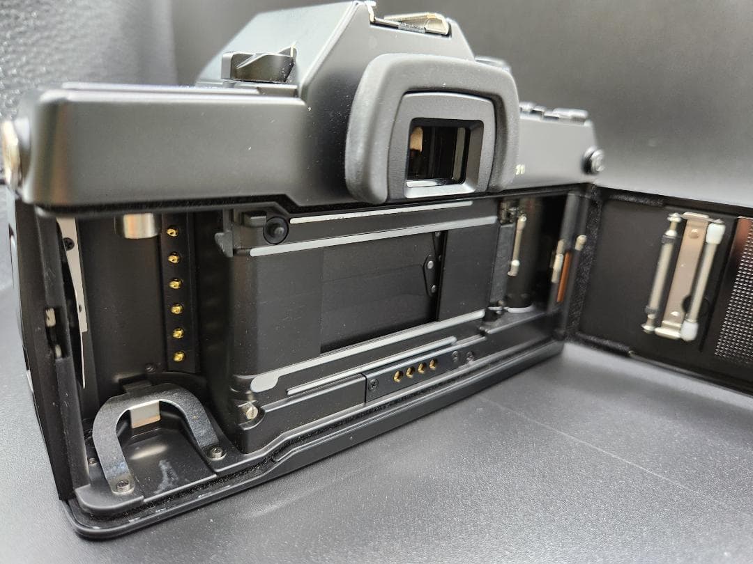 Contax Slr Cameras (Film) 167Mt 2686