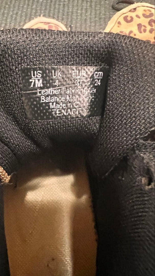 Sneakers .Tenacity