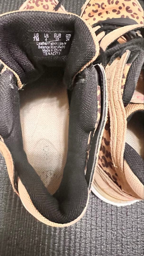 Sneakers .Tenacity