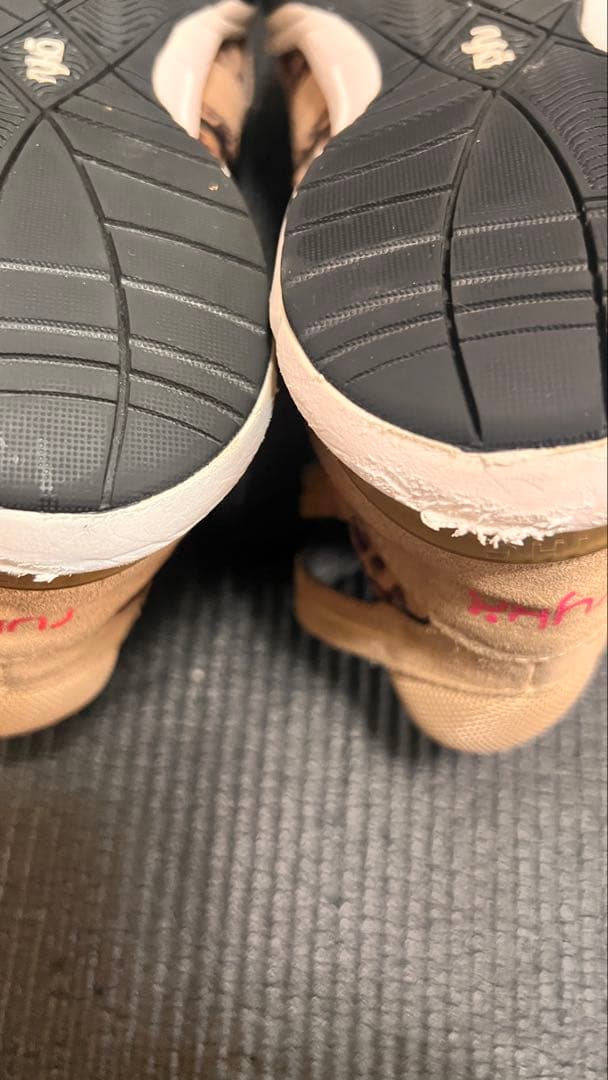 Sneakers .Tenacity