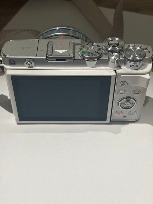 Olympus Mirrorless Interchangeable Lips Pen E-P7