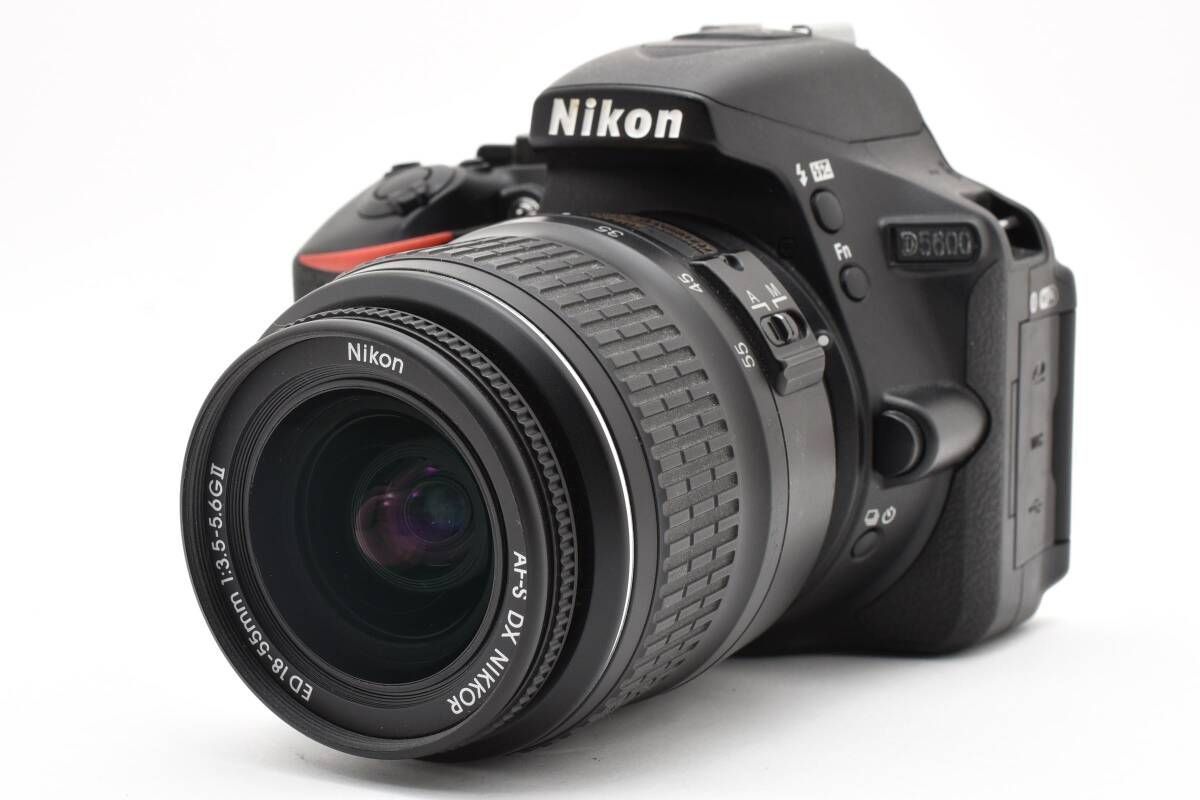 Nikon Digital Slr 15918 D5600 Af-S 18-55Mm #K791-2