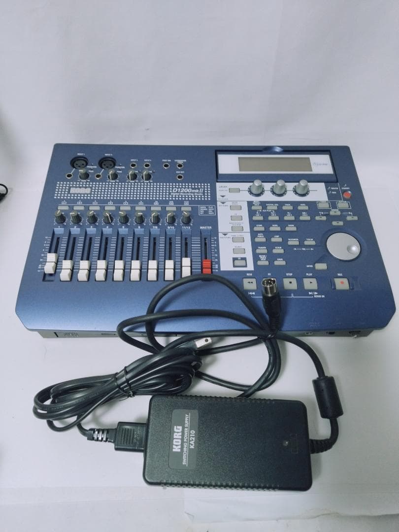 Analog Synthesizer Korg D1200Mkii