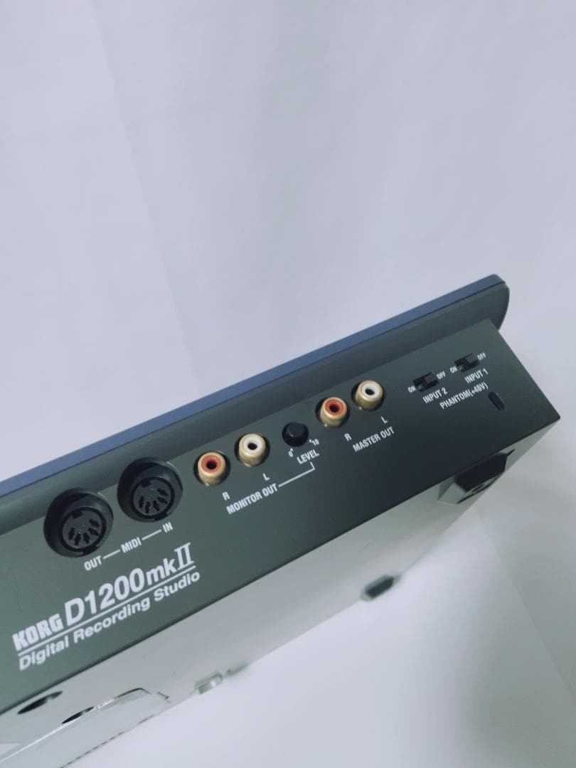 Analog Synthesizer Korg D1200Mkii