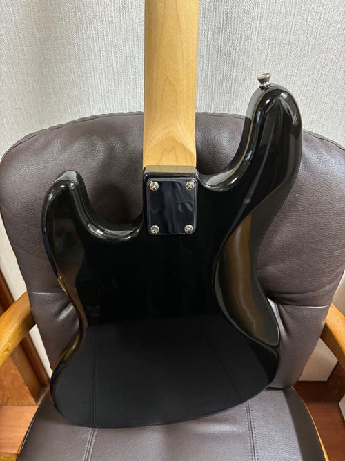 Electric Basses Bacchus Universe Series Vox