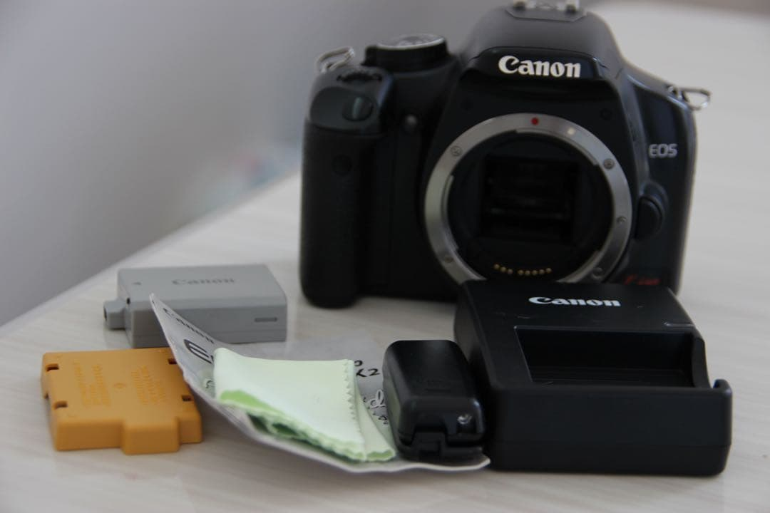 Canon Slr Camera (Film) Kiss X2