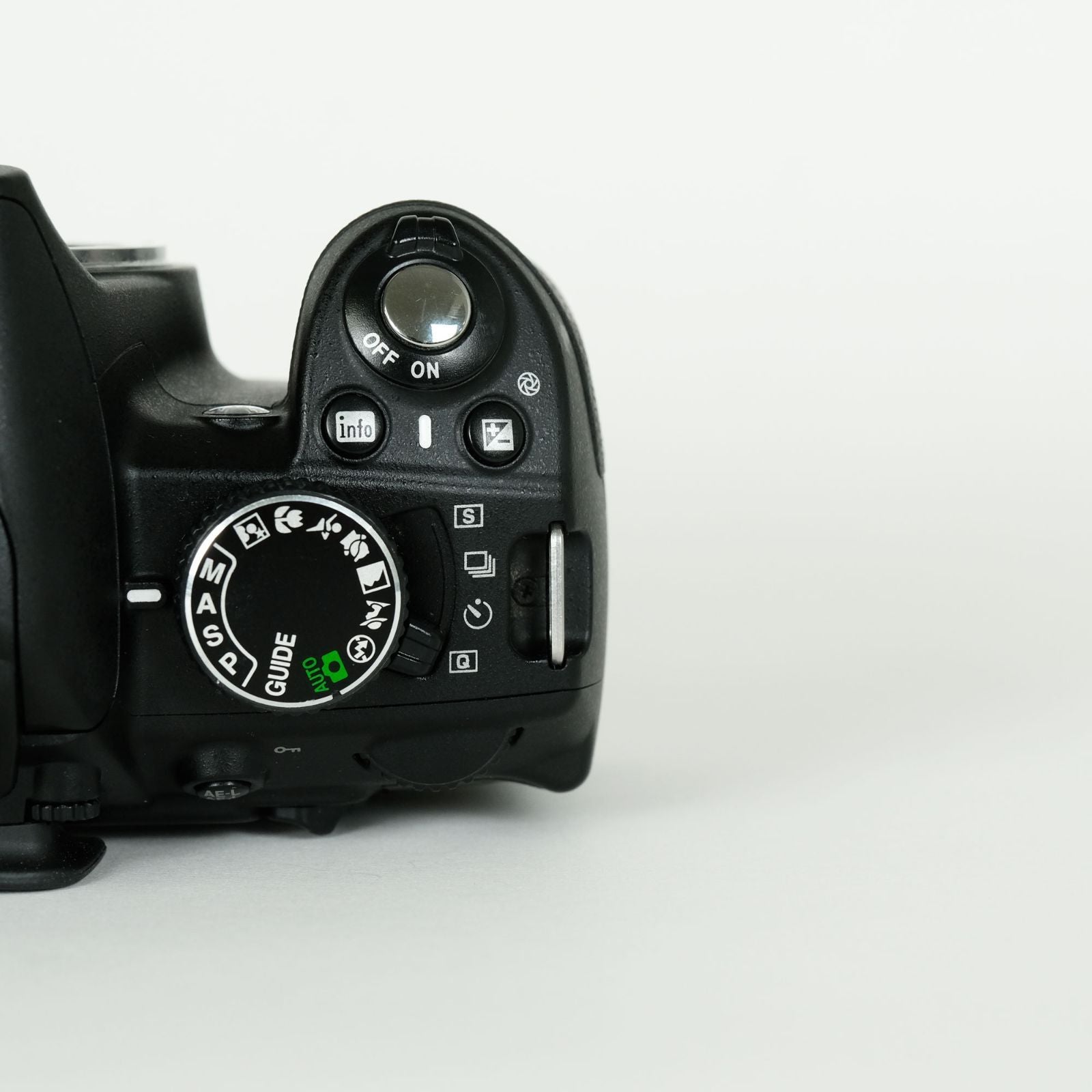 Nikon Digital Slr 7,960 D3100 F