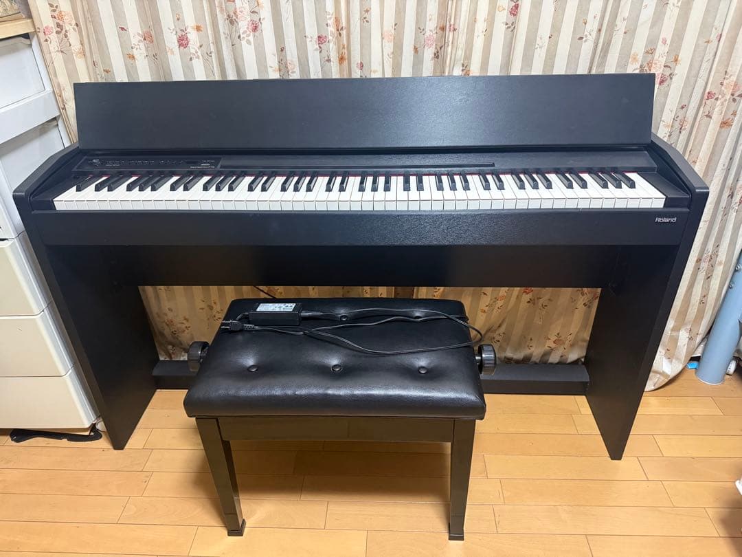 Roland Keyboards Digital Pianos F-110
