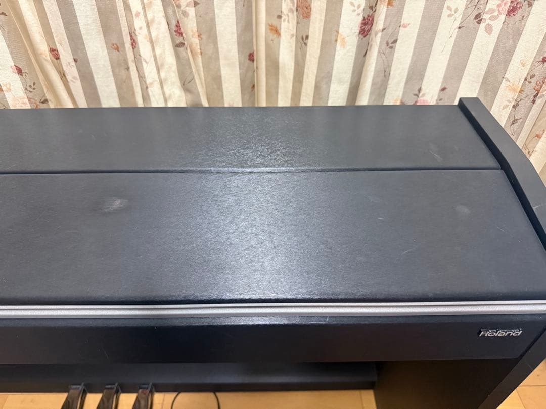 Roland Keyboards Digital Pianos F-110