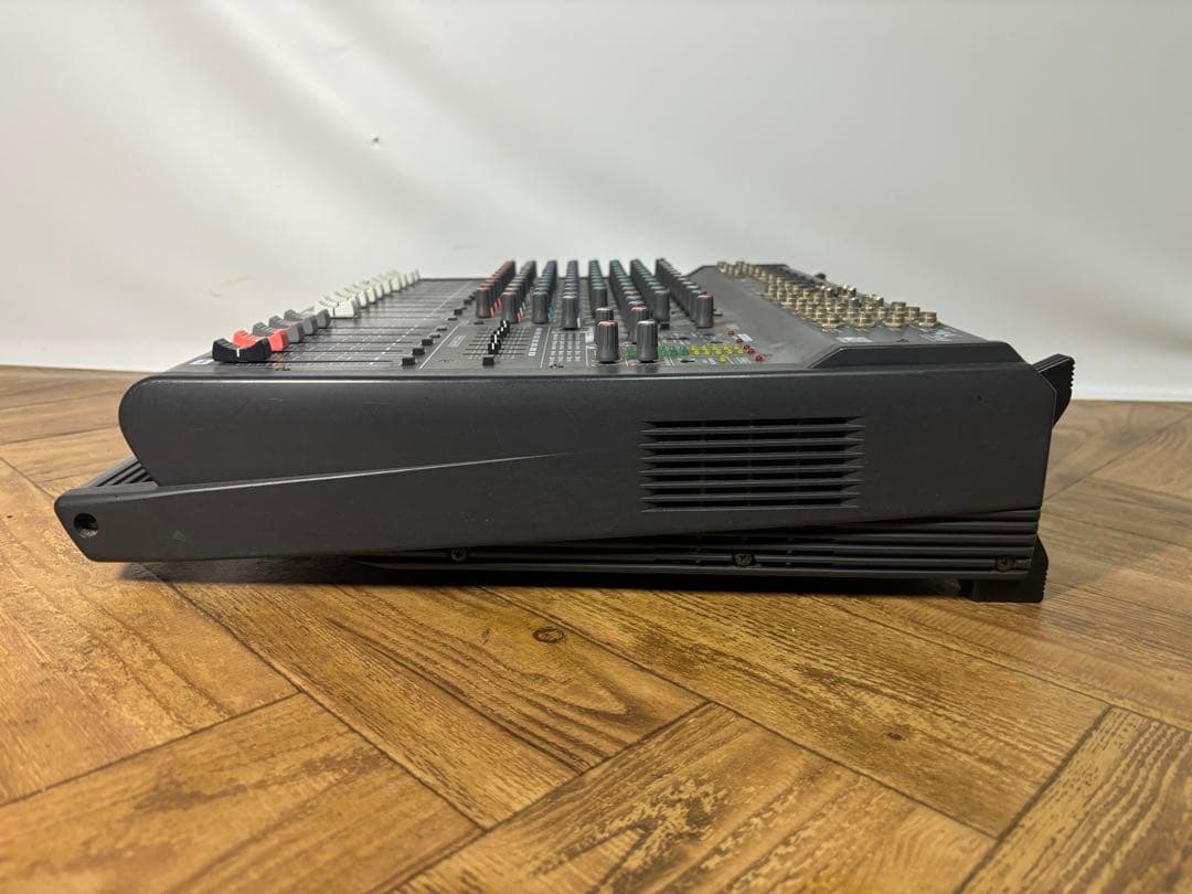Yamaha Analog Mixer Emx2000