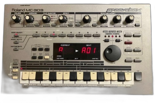 Roland Rhythm Machine Mc-303 Groovebox