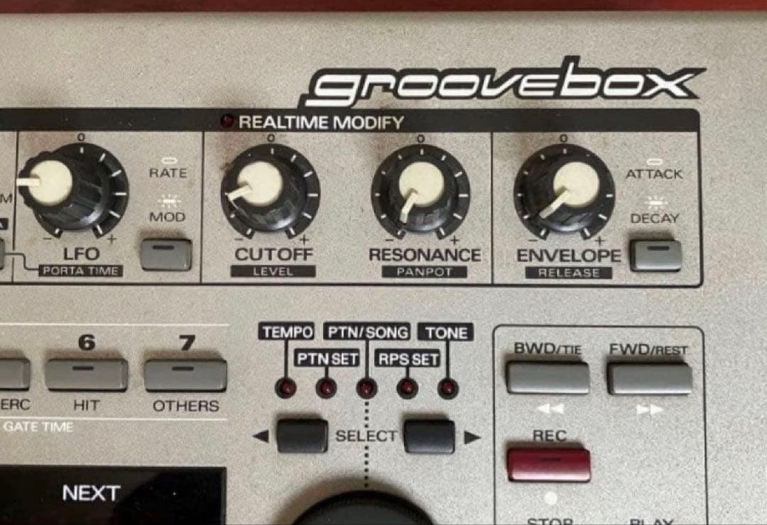 Roland Rhythm Machine Mc-303 Groovebox