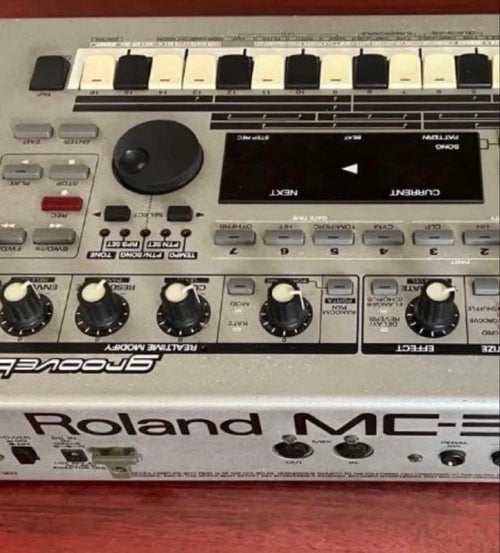 Roland Rhythm Machine Mc-303 Groovebox