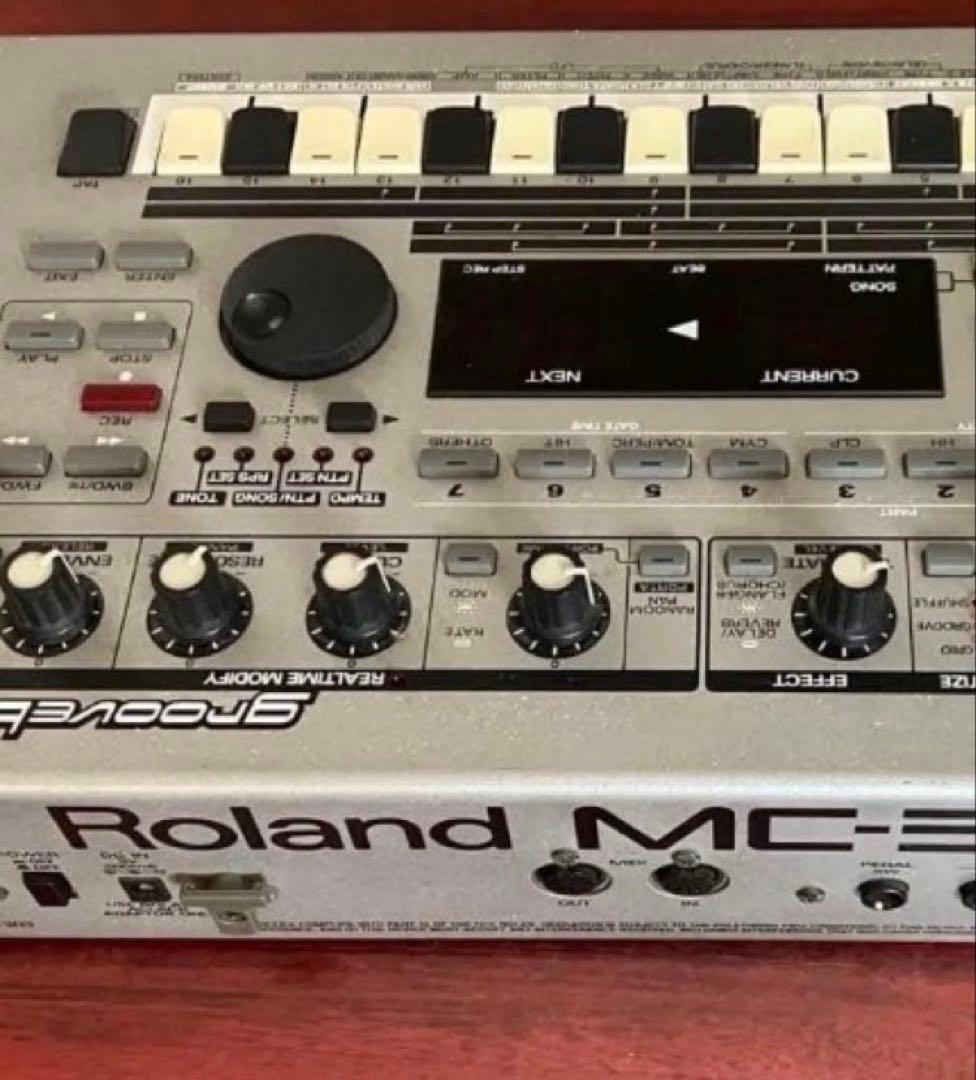 Roland Rhythm Machine Mc-303 Groovebox