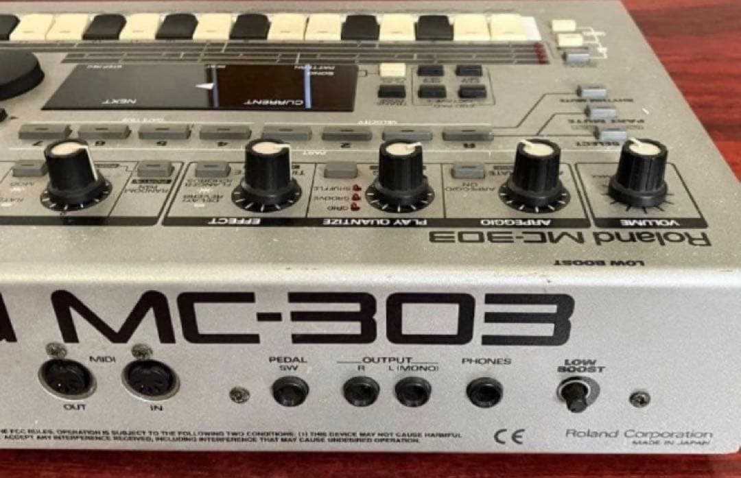 Roland Rhythm Machine Mc-303 Groovebox