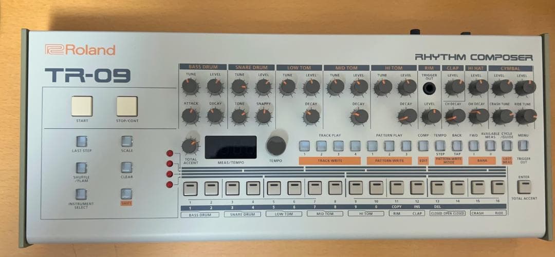 Roland Rhythm Machines Boutique Tr-09 Tr-909