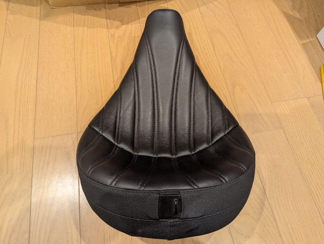 Seats Corbin Bolt