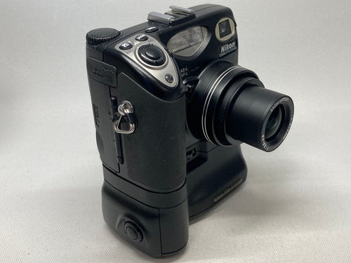 Nikon Compact Digital Camera Coolpix 5000 C01C28Dd
