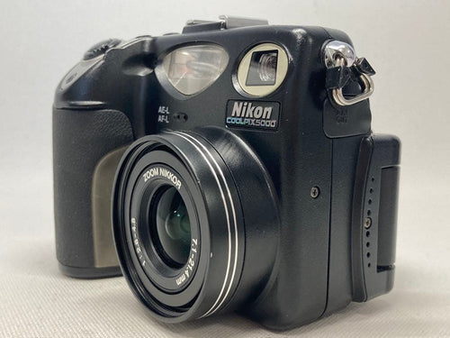 Nikon Compact Digital Camera Coolpix 5000 C01C28Dd