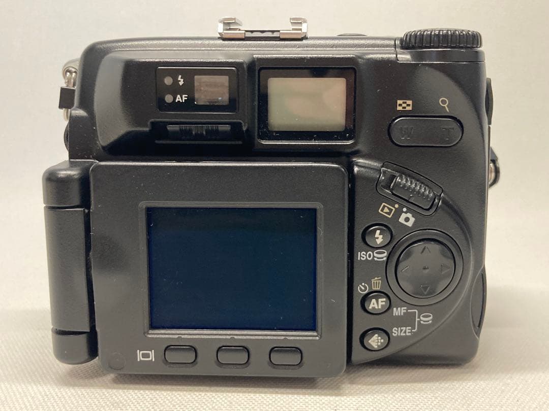 Nikon Compact Digital Camera Coolpix 5000 C01C28Dd