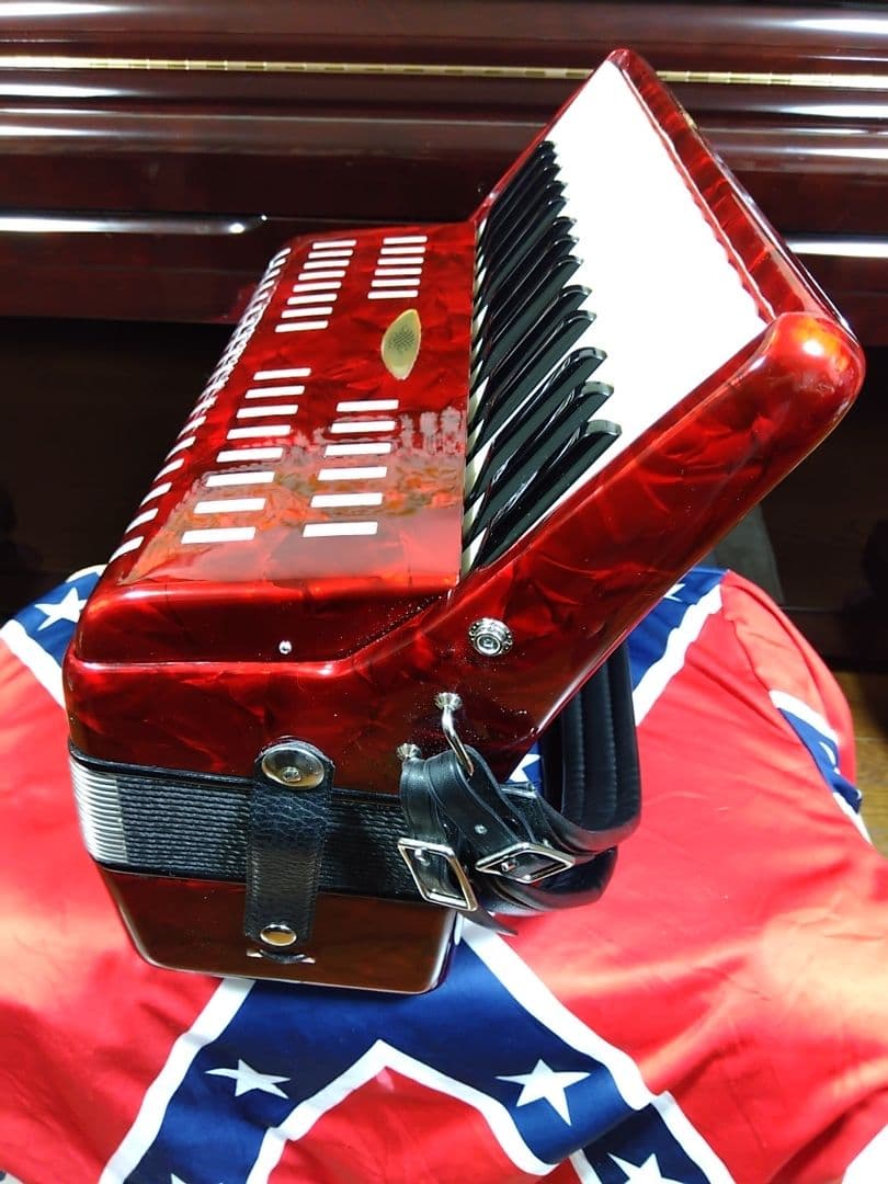 Yamaha Accordions A-32C 32