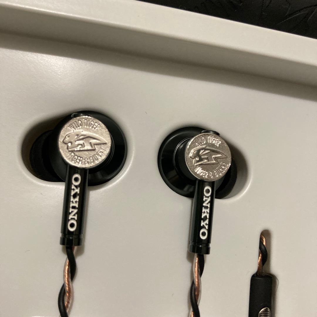 Onkyo Wired Earphone E700M-Tiger Tiger&Bunny