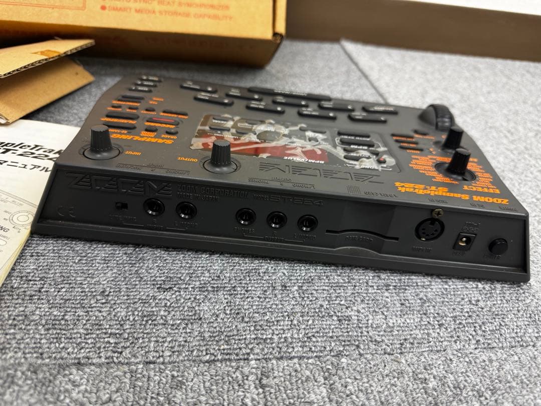 Guitar Effects Units Zoom Sampletrak St-224