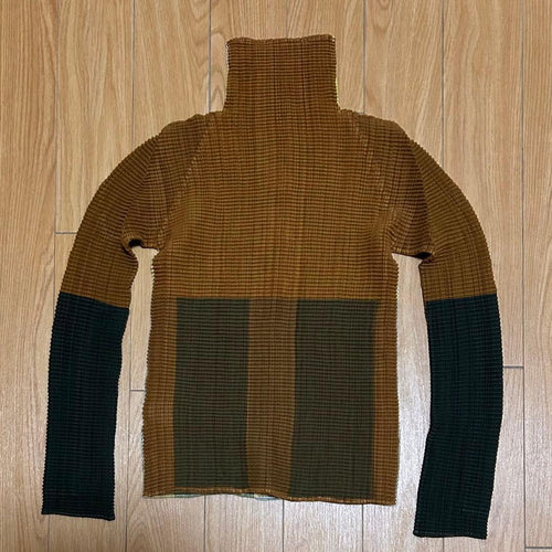 Issey Miyake Long Sleeve