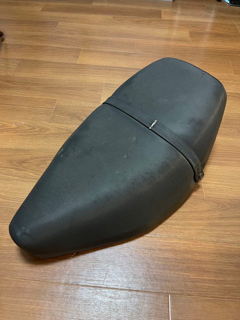 Seats V100