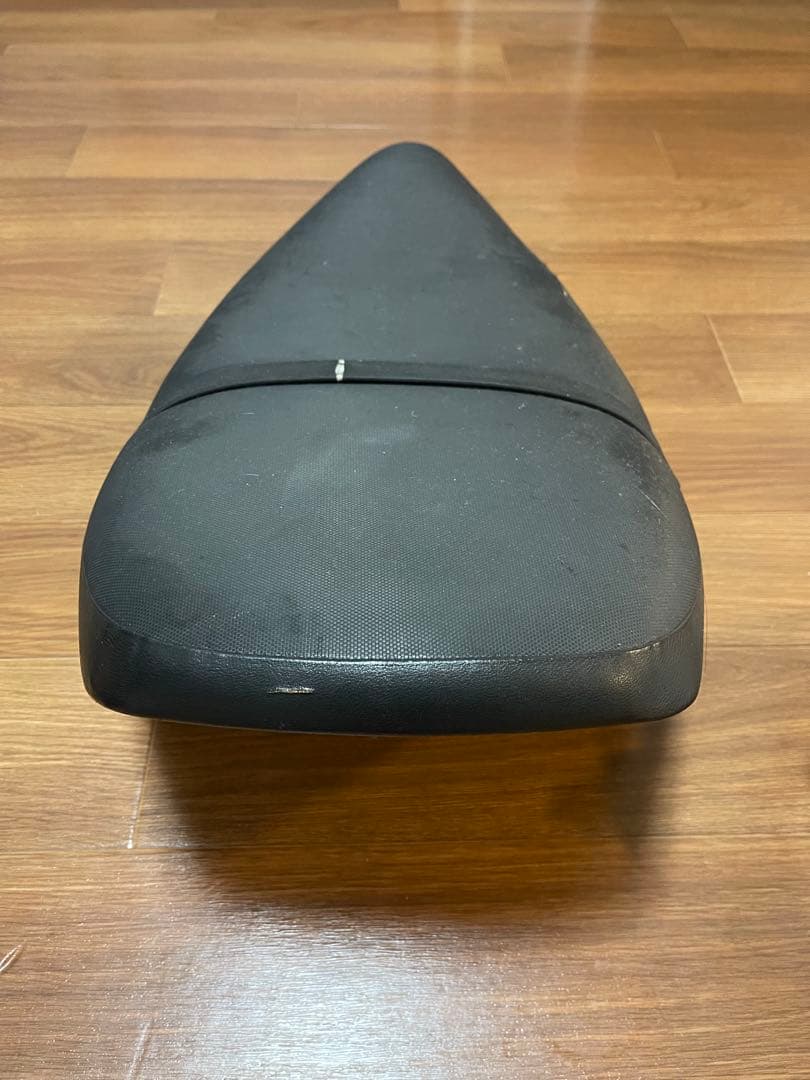 Seats V100
