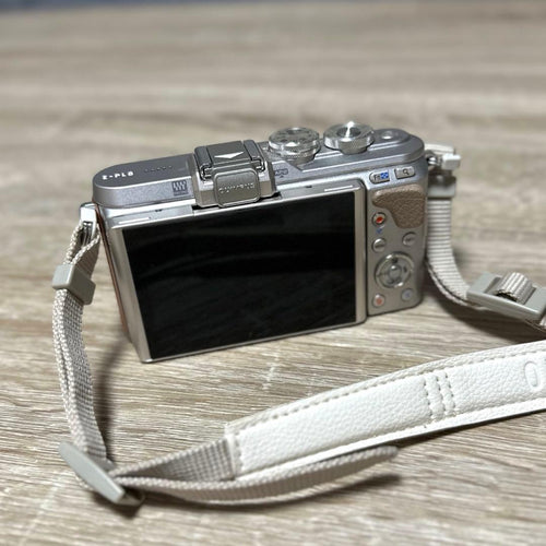 Olympus Mirrorless Interchangeable Lips Pen E-Pl8