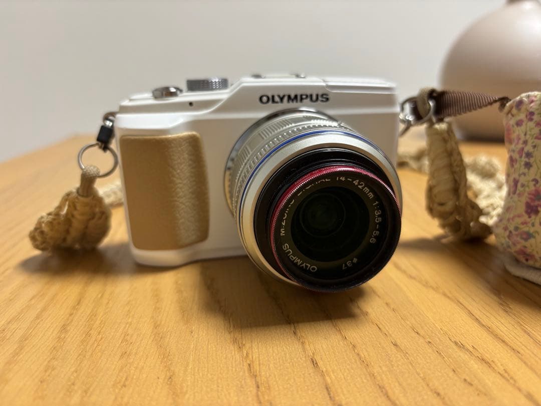 Olympus Mirrorless Interchangeable Lips 14-42Mm