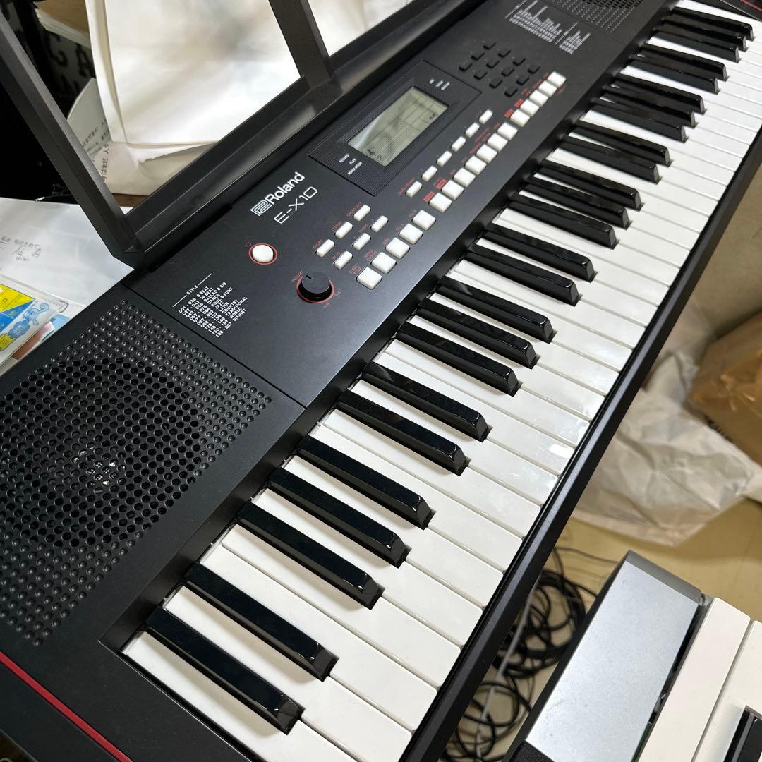 Roland Keyboards Digital Pianos E-X10