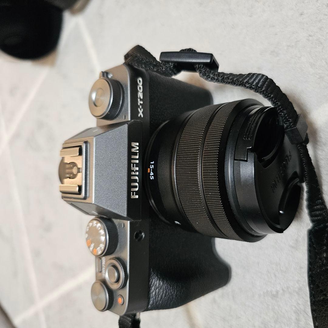 Fujifilm Mirrorless Interchangeable Lips X-T200