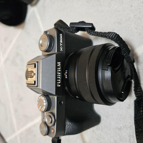 Fujifilm Mirrorless Interchangeable Lips X-T200