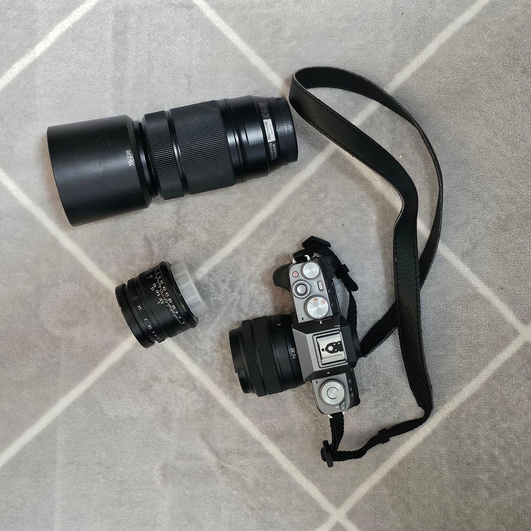Fujifilm Mirrorless Interchangeable Lips X-T200