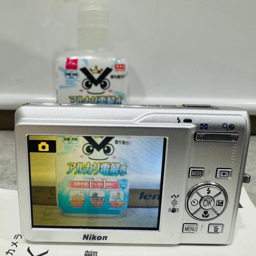 Compact Digital Cameras Nikon Coolpix S200