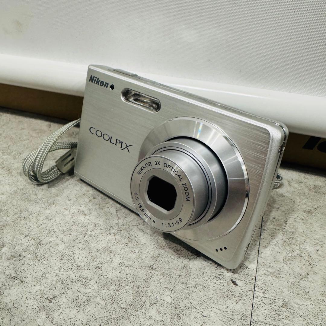 Compact Digital Cameras Nikon Coolpix S200