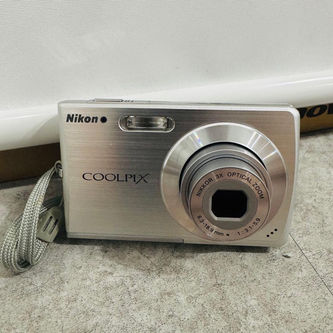 Compact Digital Cameras Nikon Coolpix S200