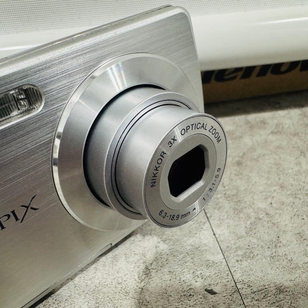 Compact Digital Cameras Nikon Coolpix S200