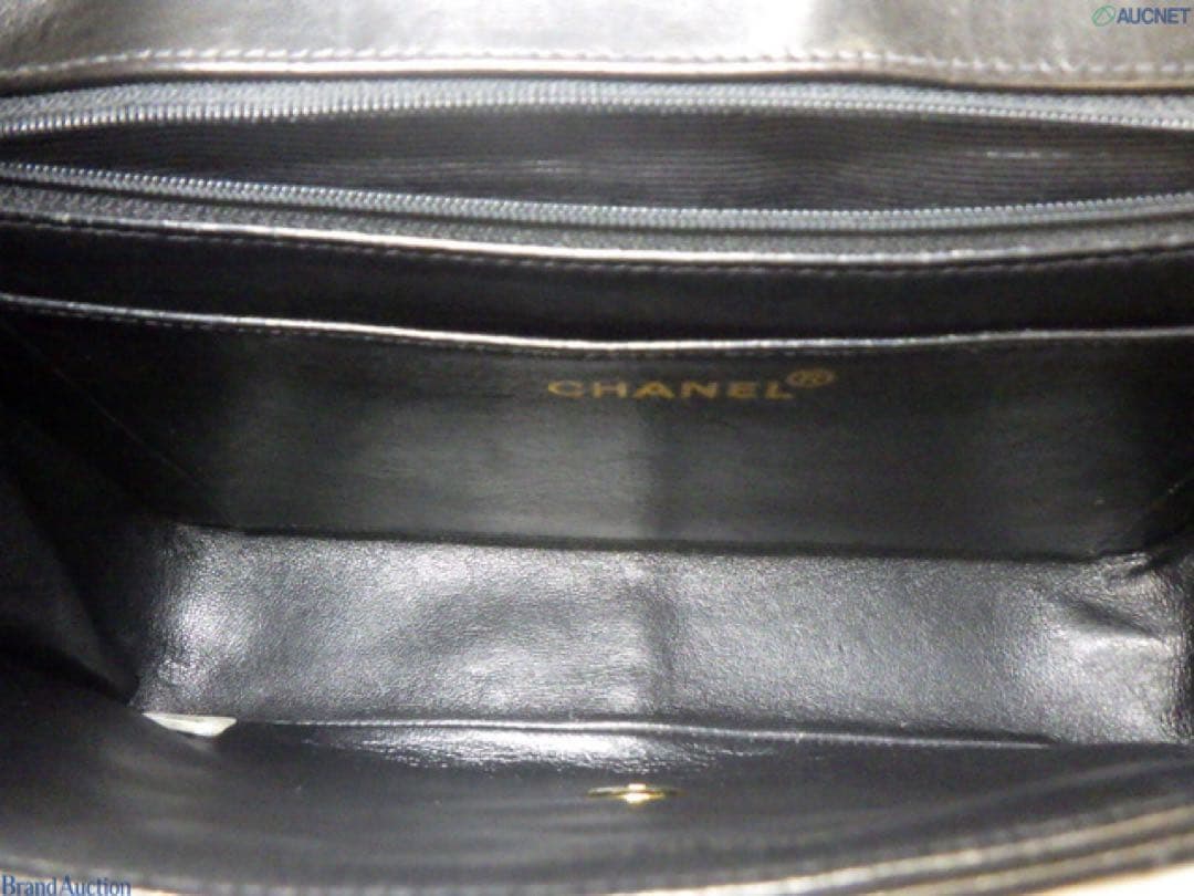 Chanel Shoulder Bags 25 4
