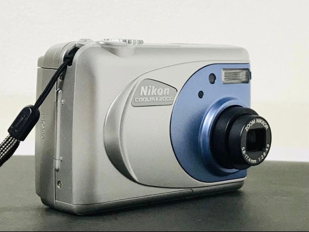 Nikon Compact Digital Camera Coolpix 2000