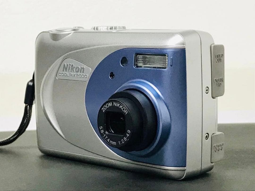 Nikon Compact Digital Camera Coolpix 2000