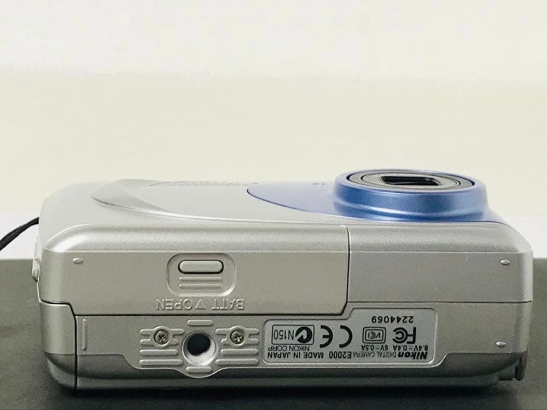 Nikon Compact Digital Camera Coolpix 2000