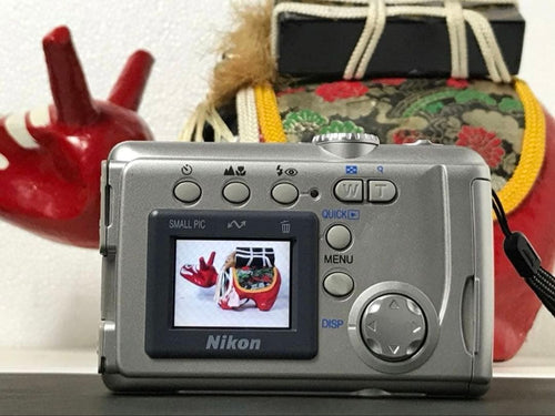 Nikon Compact Digital Camera Coolpix 2000