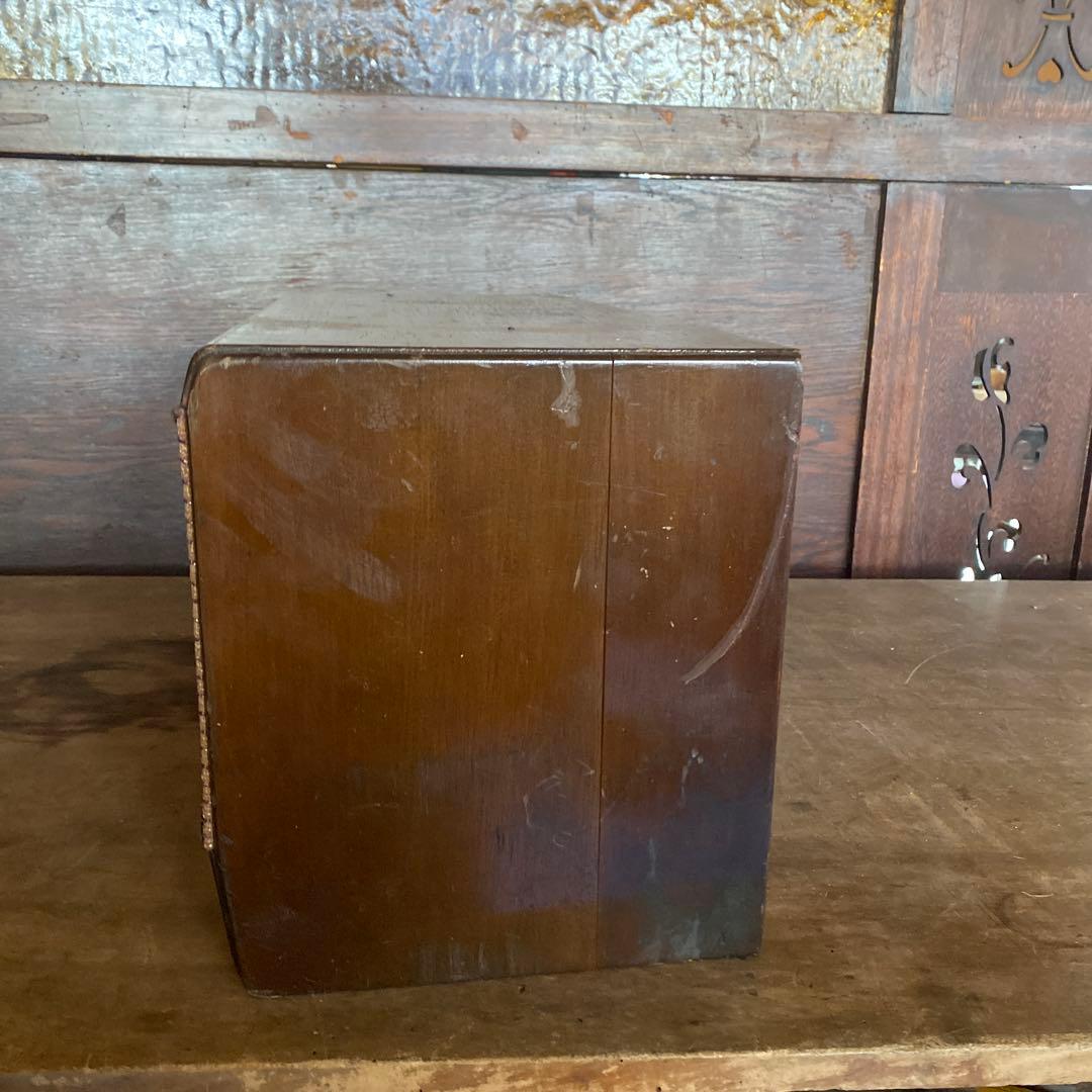 Antique Accessories Columbia