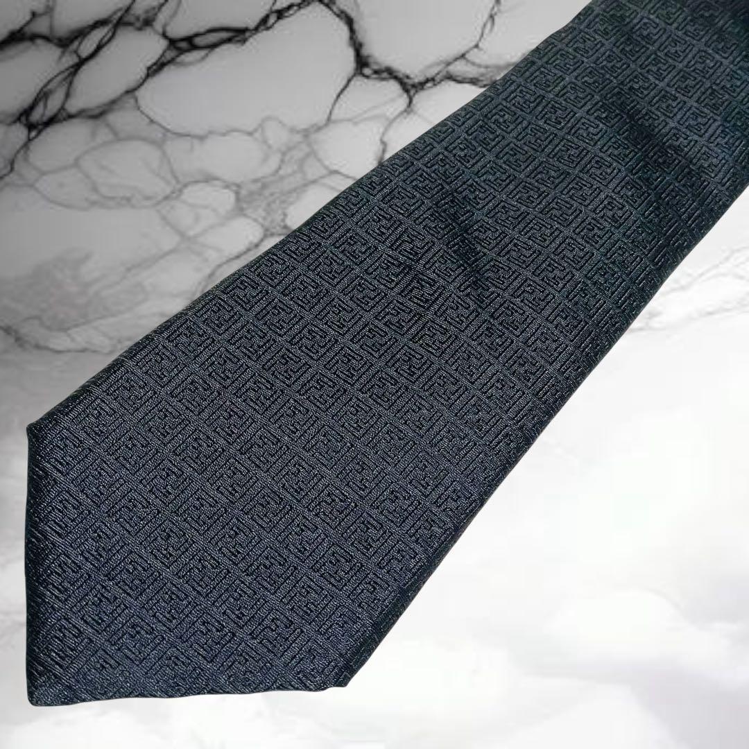 Cravates Fendi